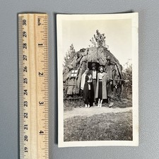 Vtg 1940s Snapshot California Redwood Bark House Tourist Roadside Architecture picture
