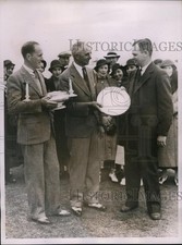 1935 Press Photo George Dunlap Jr wins North & South golf trophy from L Tyrell picture