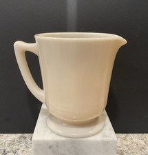 McKee Ivory Uranium  4 cup Measuring Cup liquid and dry measures  picture