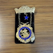 P.W.P. Fraternal Badge Medal Jewel 1915 Honi Soit Qui Mal Y Pense picture