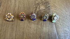 Lot of 5 - Vintage VFW Veterans of Foreign War Pins Lifetime, 5, 10, 20, 40 Year picture