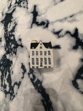 empty klm house 105 picture