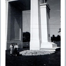c1950s Peace Arch Blaine, WA Canada US Border Monument Cute Women Snapshot 5