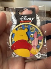 A2 Disney 2021 DSSH Friendship Pals Pooh And Piglet LE 400 Trading Pin picture