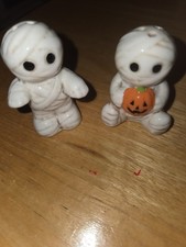 Halloween Mummy Couple Salt and Pepper Shakers picture