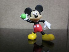 Disney Mickey Mouse Throwing Tossing With Green Ball 2