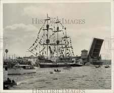 Press Photo 