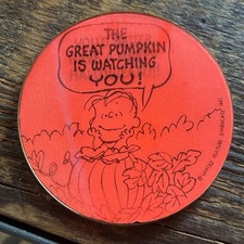 RARE Vtg GREAT PUMPKIN LINUS 72 Peanuts LENTICULAR Hallmark BUTTON PIN Halloween picture