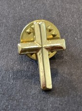 Small Simple Cross Gold Tone Vintage Lapel Hat Pin Pinback - Tie Tack Brooch picture