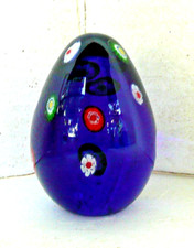 VINTAGE BLOWN GLASS EGG SHAPE  MILLIFORI COBALT BLUE PAPERWEIGHT ART GLASS picture