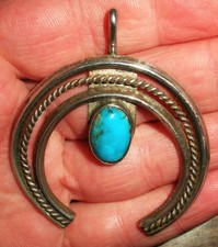 VINTAGE NAVAJO NAJA TURQUOISE CARINATED TWISTED STERLING SILVER PENDANT vafo picture