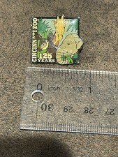 Cincinnati Zoo 125 Years Anniversary Elephant Giraffe Souvenir Lapel Pin picture