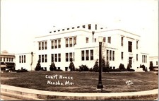 Real Photo Postcard Court House in Neosho, Missouri picture