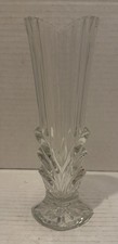 Studio Nova Belmont Crystal Bud Vase w/Heart-Shaped Top, Ribbed and Petal Detail picture