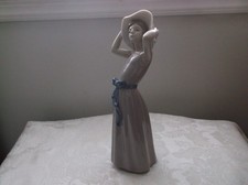 Vintage Lladro COY #5011 Girl - Girls W/ Hat & Bow Figurine (Damaged) picture