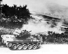 M18 Hellcat in action in Firenzuola Italy  World War II WWII WW2 8x10 Photo 947c picture