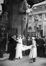 Couple Before Paramount Cinema To Watch As Soon As They Got Ma- 1931 Old Photo picture