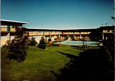 The Atlanta Motel in Calgary Alberta Canada Vintage Postcard TPQ32 picture