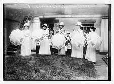 Photo:N.Y. Suffragettes Holding Umbrellas New York City 1912 picture