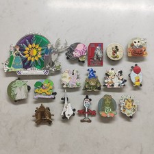 Disney exchange badges come in groups of 15 pins picture