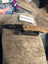 Discontinued Smith & Wesson Border Guard SWBGC Desert Camo Knife NOS Plain Edge picture