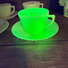 Petalware Cremax Beige Cups & Saucers MacBeth-Evans 1930-1940 Set of 4 UV GLOW picture