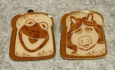 Hong Kong Disneyland KERMIT And MISS PIGGY Toast Pin Set Carnival LE 800 2020 picture