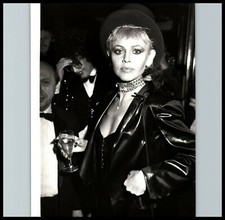 1970s BRITT EKLAND STUNNING PORTRAIT STYLISH POSE ORIG HOLLYWOOD PHOTO 239 picture