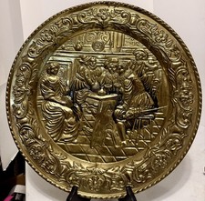 Vtg Peerage England Wall Hang Embossed Brass Round Plate Plaque Tavern Pub 16.5