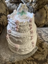 Vintage 1998 Ceramic Wedding Cake Cookie Jar Kissing Doves Linen N Things LNT picture