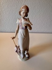 Lladro 7611 Summer Stroll - Excellent Condition- In original box picture