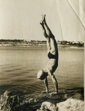 Shirtless Handsome young man acrobat barefoot butt bulge beach gay vtg photo picture