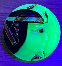 VINTAGE EGYPTIAN KING TUT URANIUM VASELINE GLASS SEWING FIGORAL BUTTON MINT GLOW picture