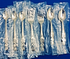 Oneida Community Stainless Youth PETER RABBIT BUNNY 7 Piece Flatware Child NEW picture
