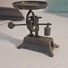 ☆☆☆The object appears to be a vintage die-cast metal miniature pencil sharpener. picture