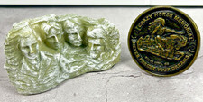 Mount Rushmore Souvenir Figurine South Dakota Desk Display w/ Token picture