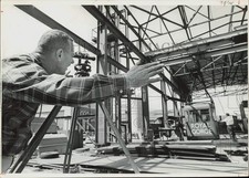1969 Press Photo Robert Lesage checks vertical trim of Royal Gorge cabin picture