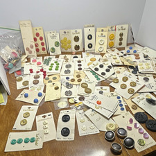 La Mode & La Petite Vintage Buttons on Original Cards, Mixed Lot 51-100 picture
