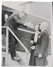 Lovely actress Joan Bennett stands producer husband Walter Wanger - Old Photo picture