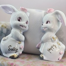 Vtg Set Salty & Peppy Anthropomorphic Bunny Rabbit Salt & Pepper Shakers Cottage picture