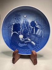 1971 Bing & Grøndahl Christmas Plate – Christmas at Home – Denmark picture