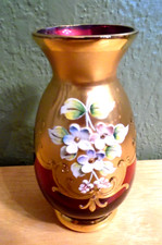 VENITIAN RUBY RED GLASS SM VASE W/24K GOLD GILDED ACCENTS & RAISED FLOWERS picture