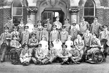 xff-27 WWI, War Hospital, Nurses, Wounded Soldiers, Saffron-Walden. Photo picture