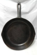 Vintage Unmarked Cast Iron Skillet # 8  Heat Ring Sits Flat 10