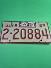ORIGINAL 1967 SOUTH DAKOTA LICENSE PLATE - EXPIRED - MOUNT RUSHMORE RED WHITE SD picture