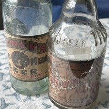 1920 MUNCH BEER EMOBSSED GLASS BOTTLE LOT W/ LABELS NEW YORK NY Brewery Brooklyn picture