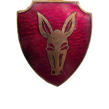 WWII 99th Field Artillery Battalion DUI DI Military Screw Back Pin. WW2 picture