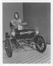 1903 Oldsmobile Curved Dash Car Press Photo and Release - Marilyn Morse 0014 picture