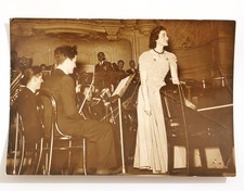 ​[RARE] Original Press Photo - Micheline Ostermeyer at the Salle Gaveau picture