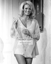 ACTRESS ANGIE DICKINSON - 8X10 PUBLICITY PHOTO picture
